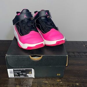 Jordan Max Aura 2 children's size 11
